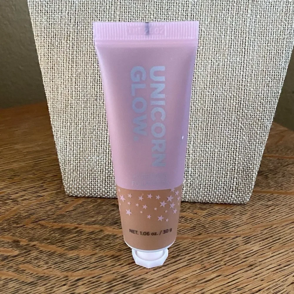 Unicorn Glow Hydrating Foundation Shade: Nutmeg. New in Box (NIB)!
